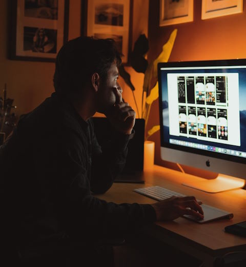 Man working from home on an iMac with fibre broadband